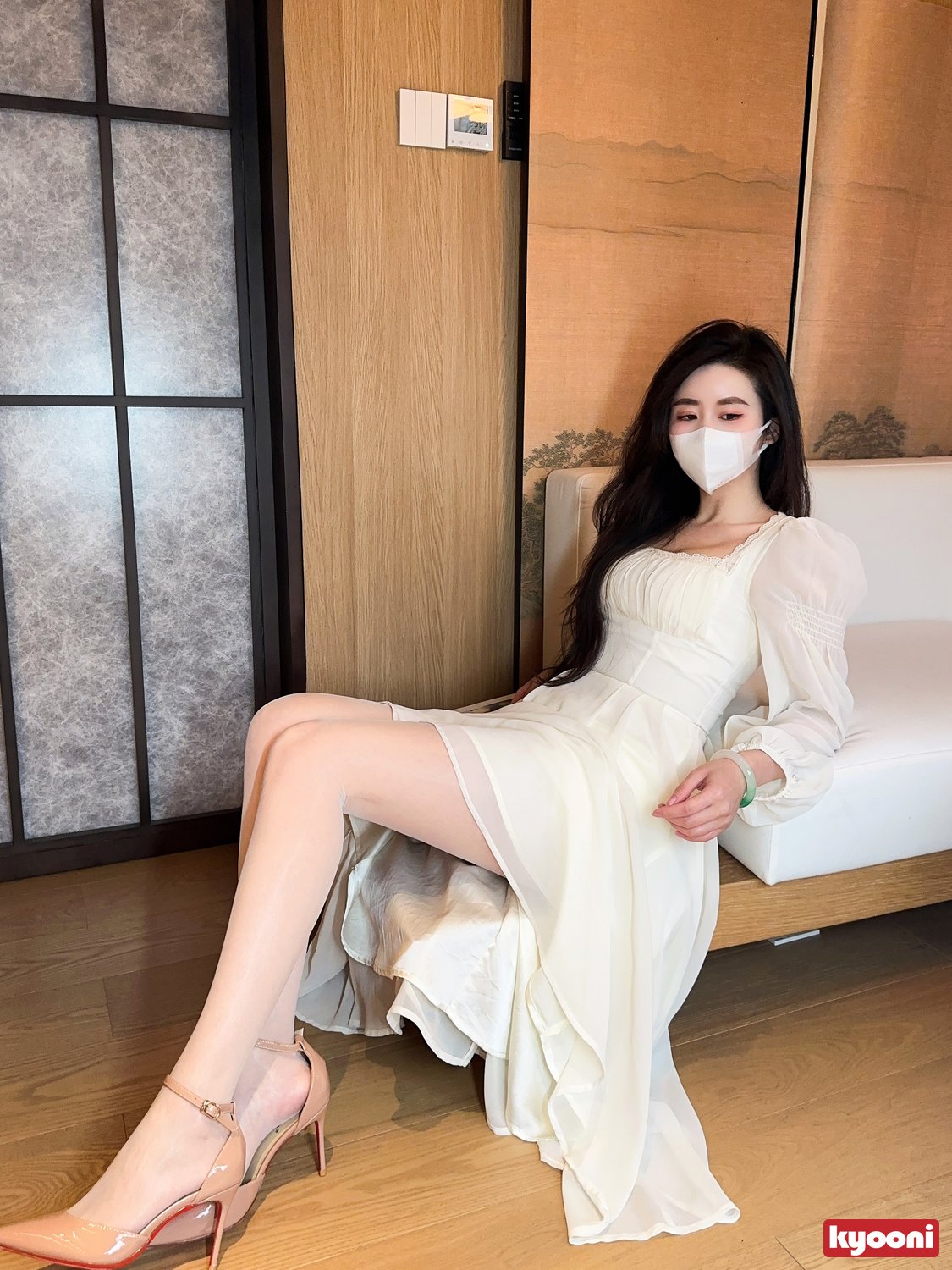 芝岚 白裙白丝开档蕾丝