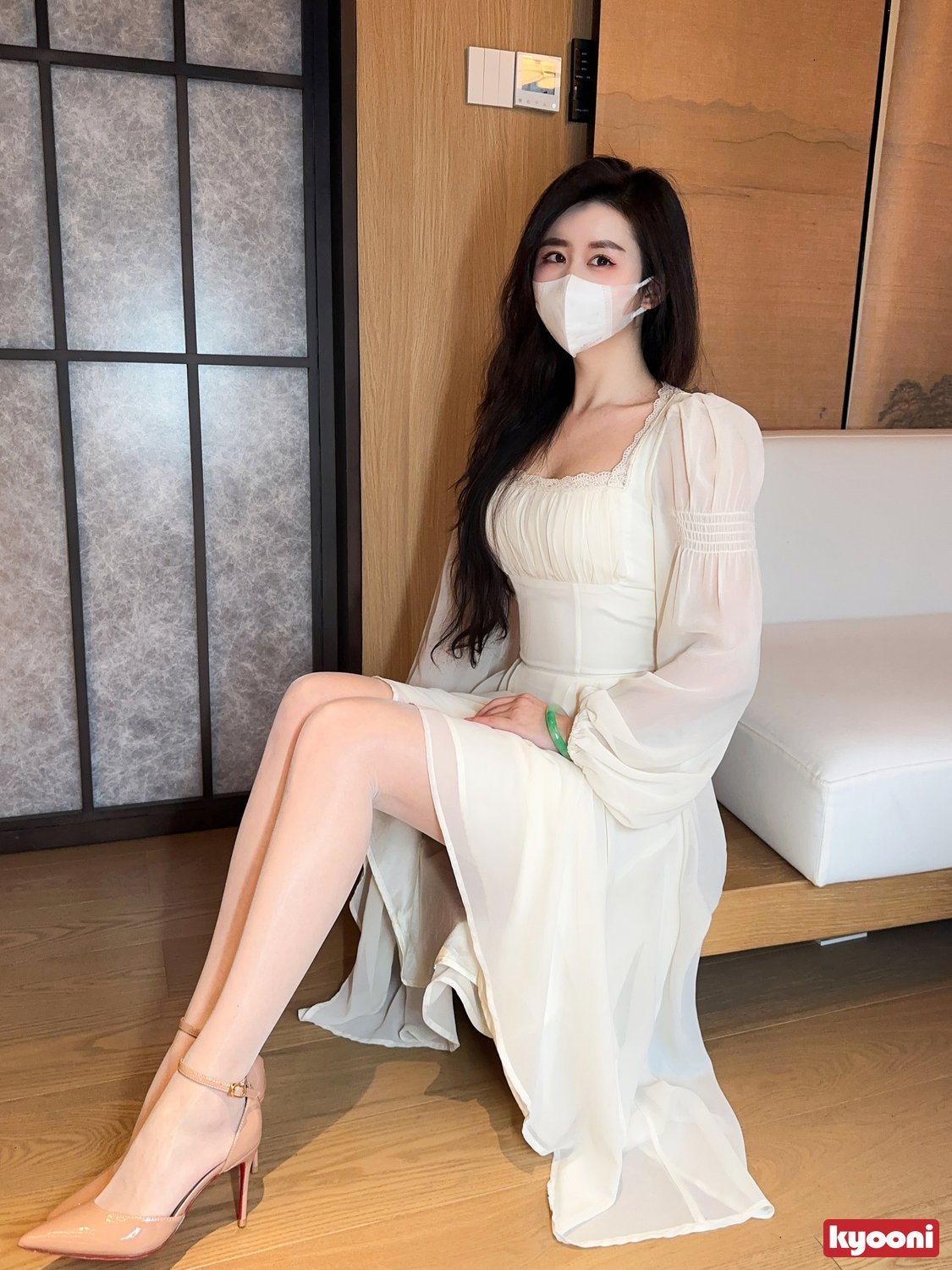 芝岚 白裙白丝开档蕾丝