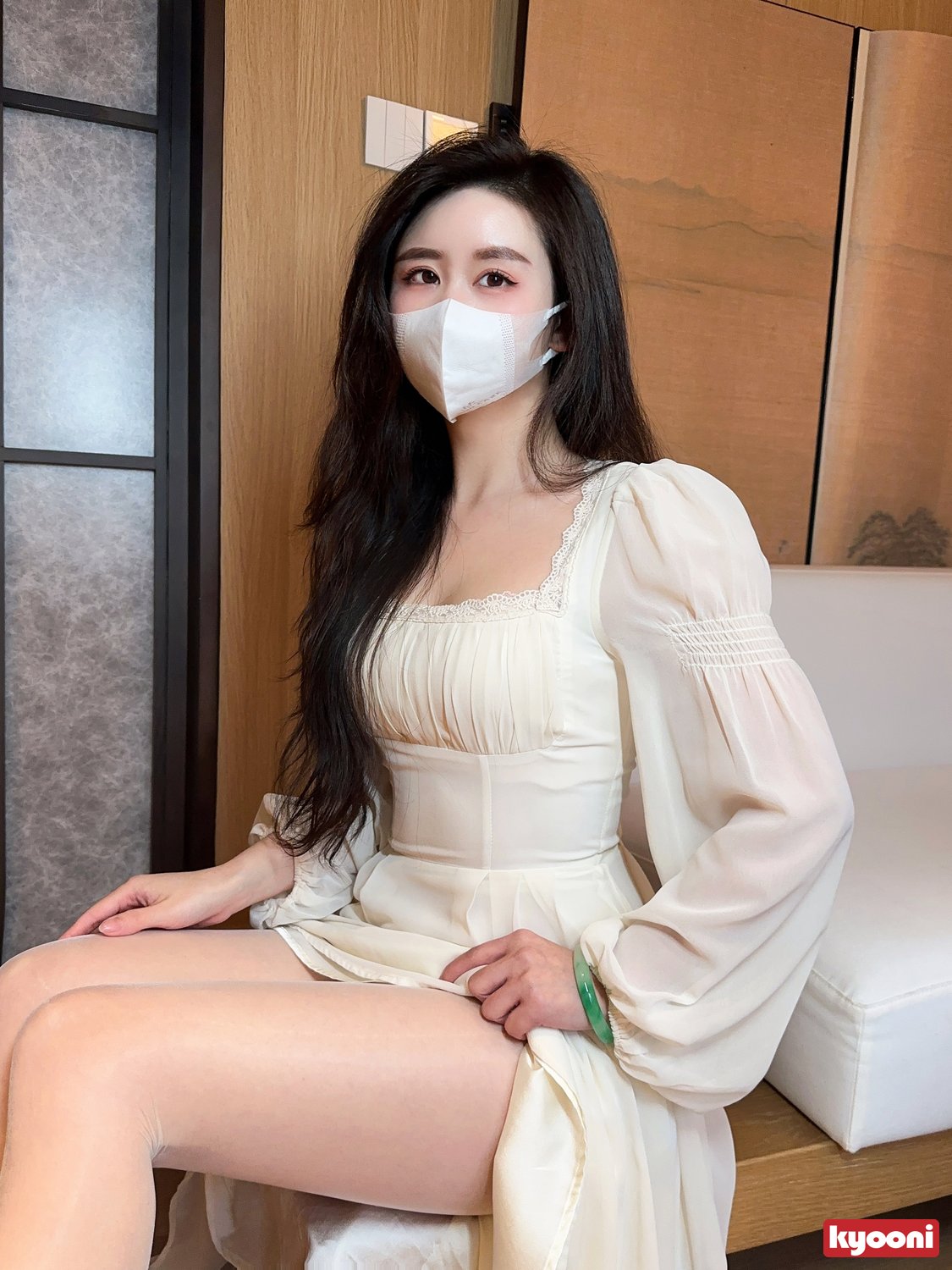 芝岚 白裙白丝开档蕾丝