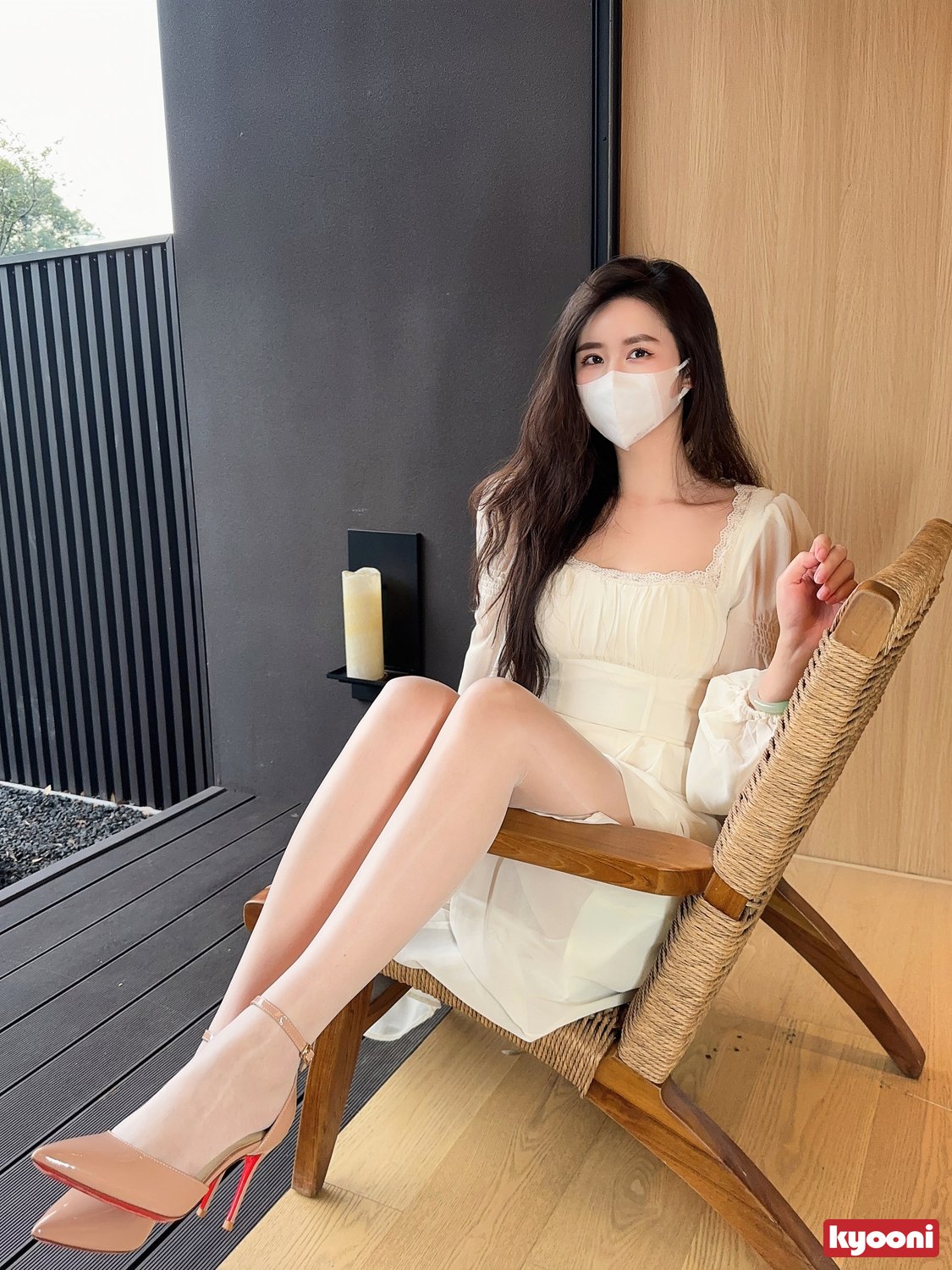 芝岚 白裙白丝开档蕾丝
