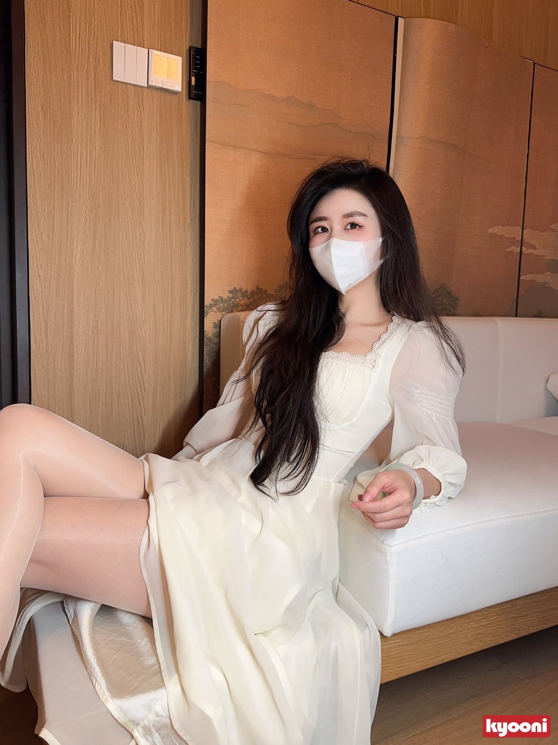 芝岚 白裙白丝开档蕾丝