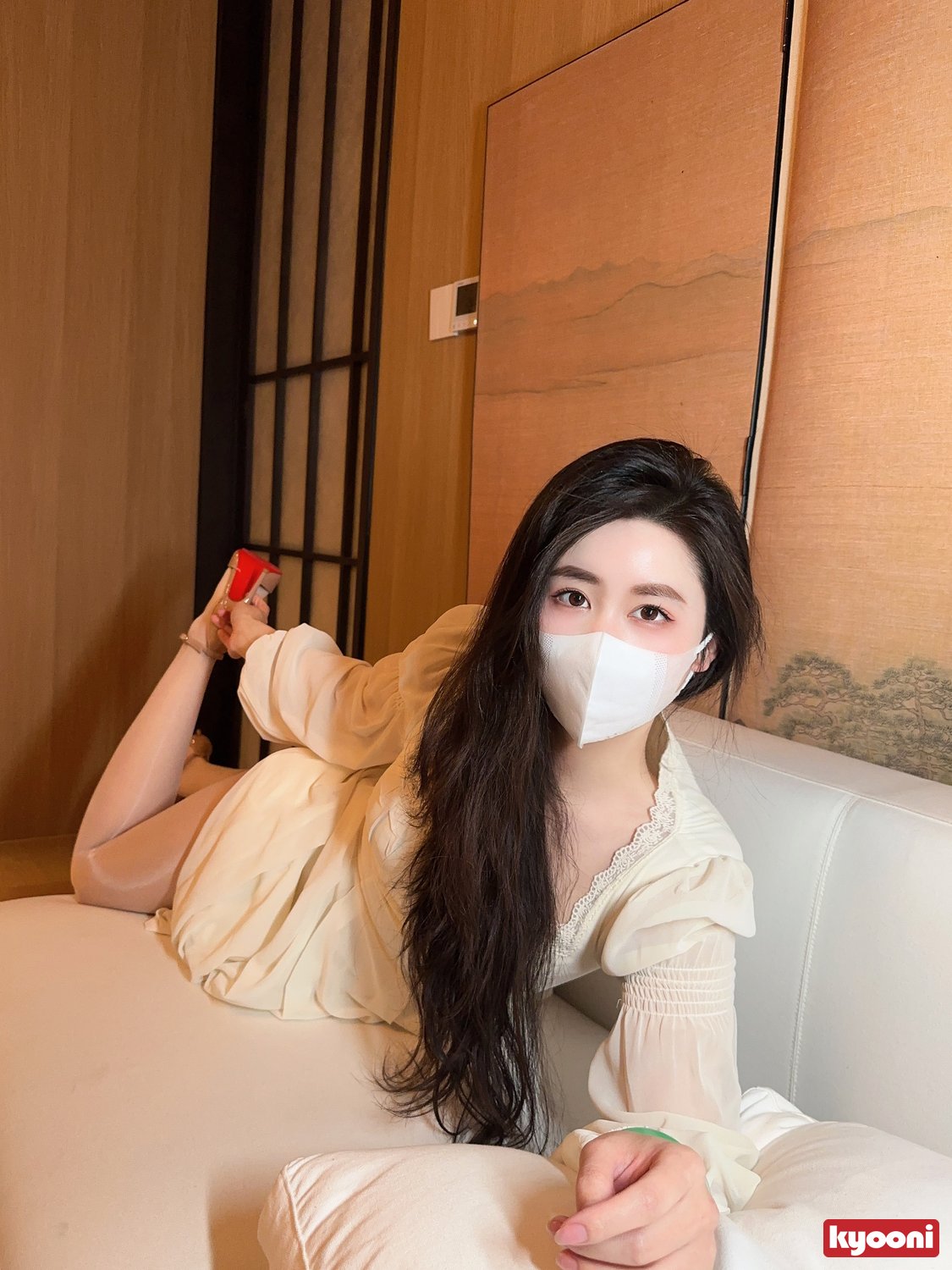 芝岚 白裙白丝开档蕾丝