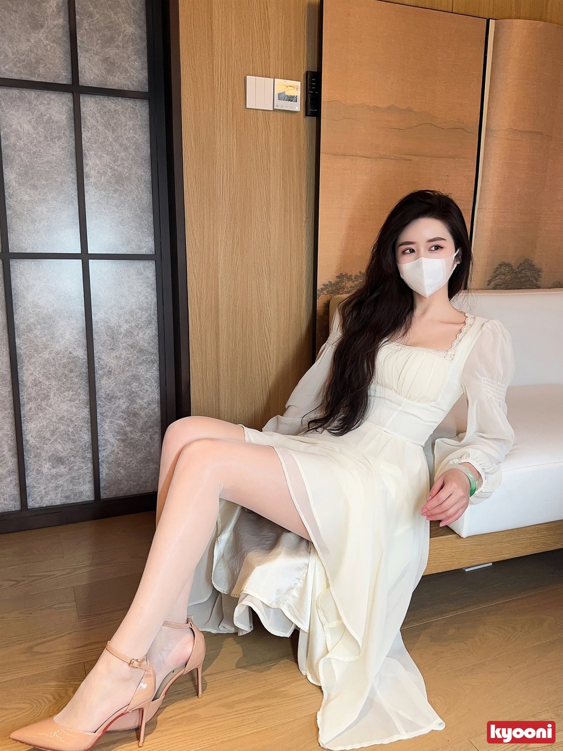芝岚 白裙白丝开档蕾丝