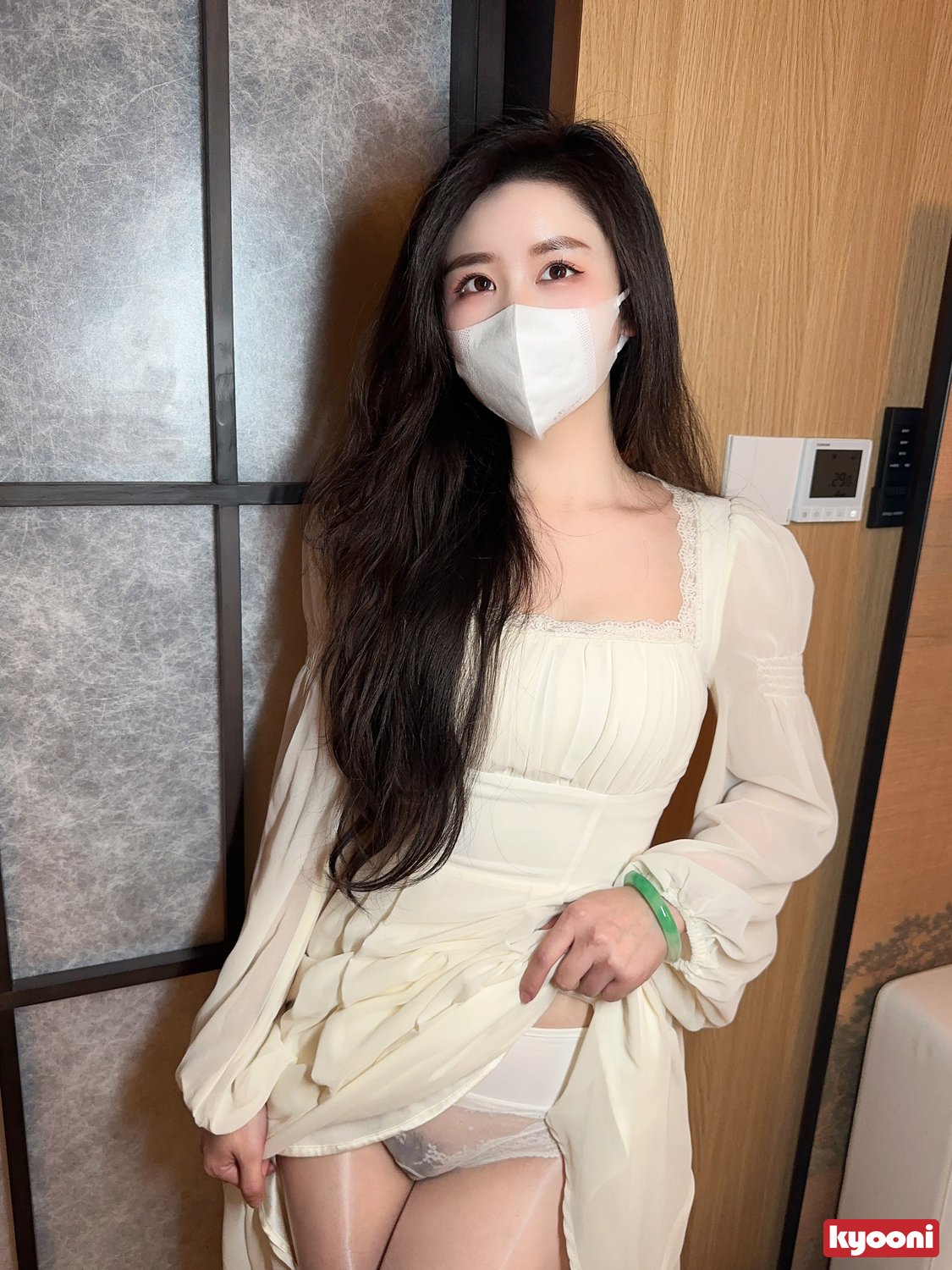 芝岚 白裙白丝开档蕾丝