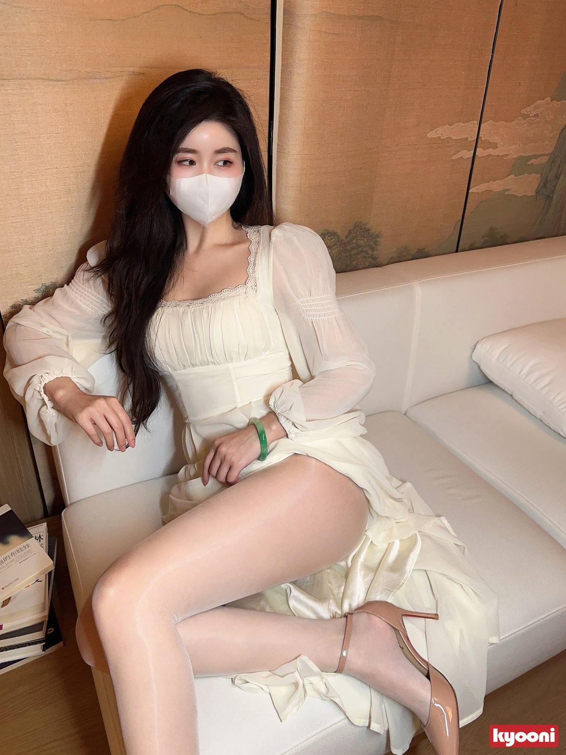 芝岚 白裙白丝开档蕾丝