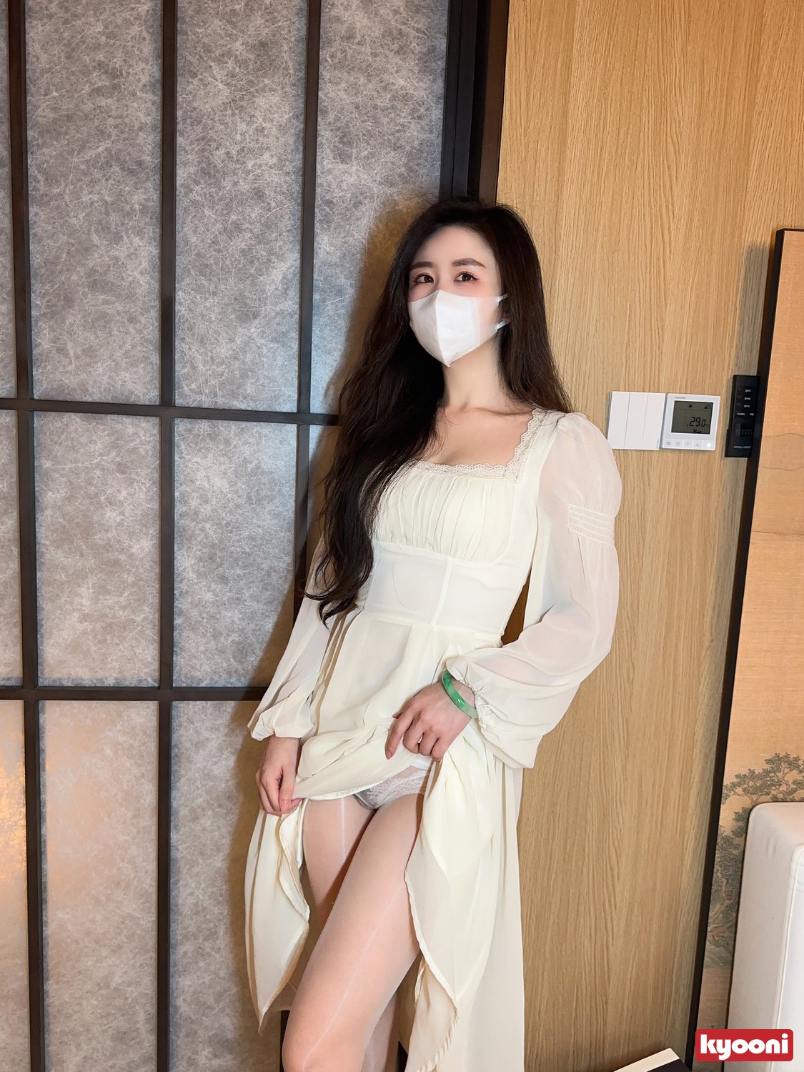 芝岚 白裙白丝开档蕾丝