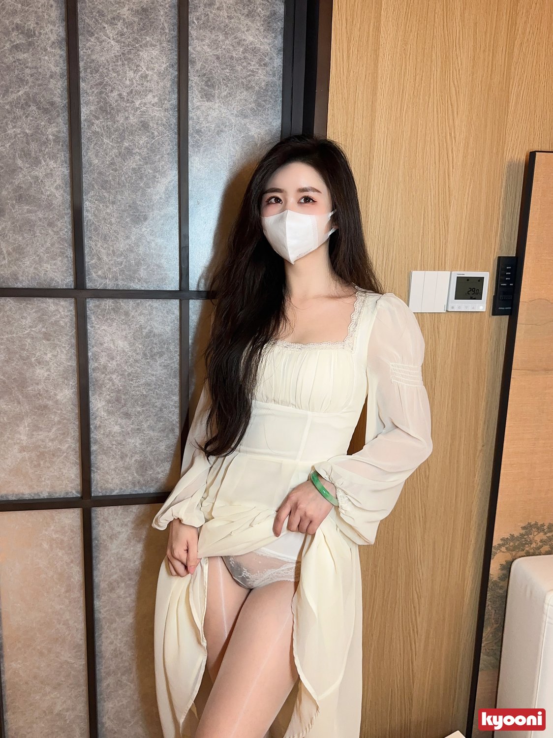 芝岚 白裙白丝开档蕾丝