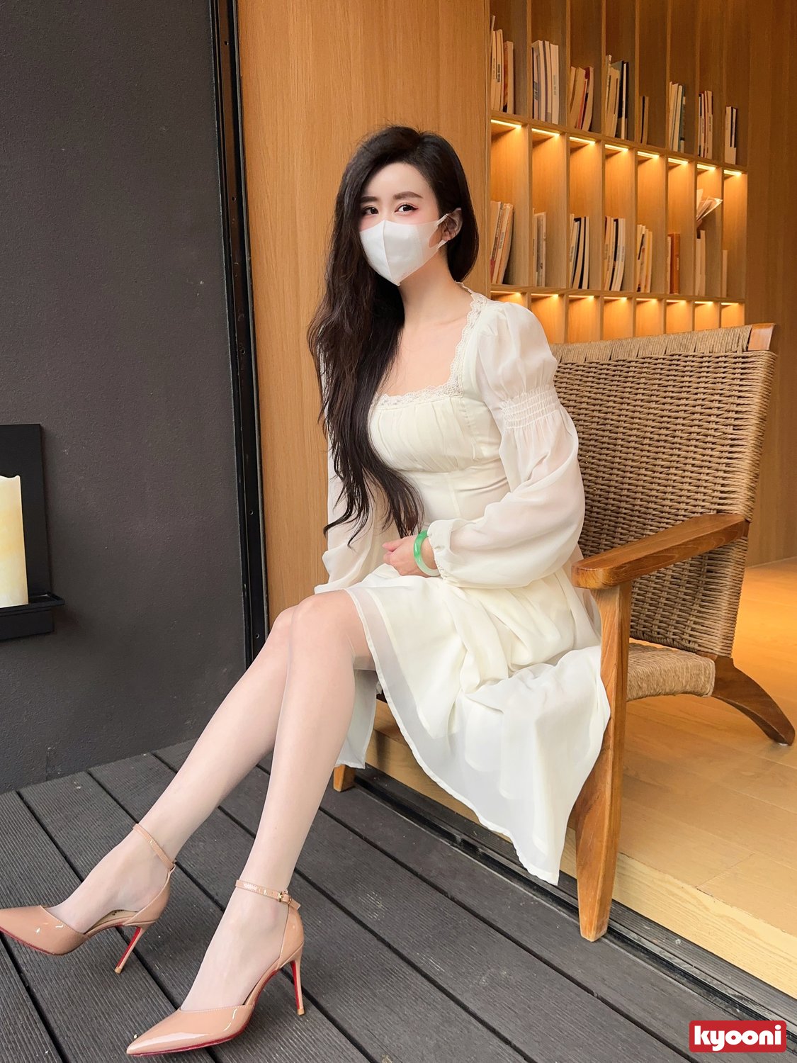 芝岚 白裙白丝开档蕾丝