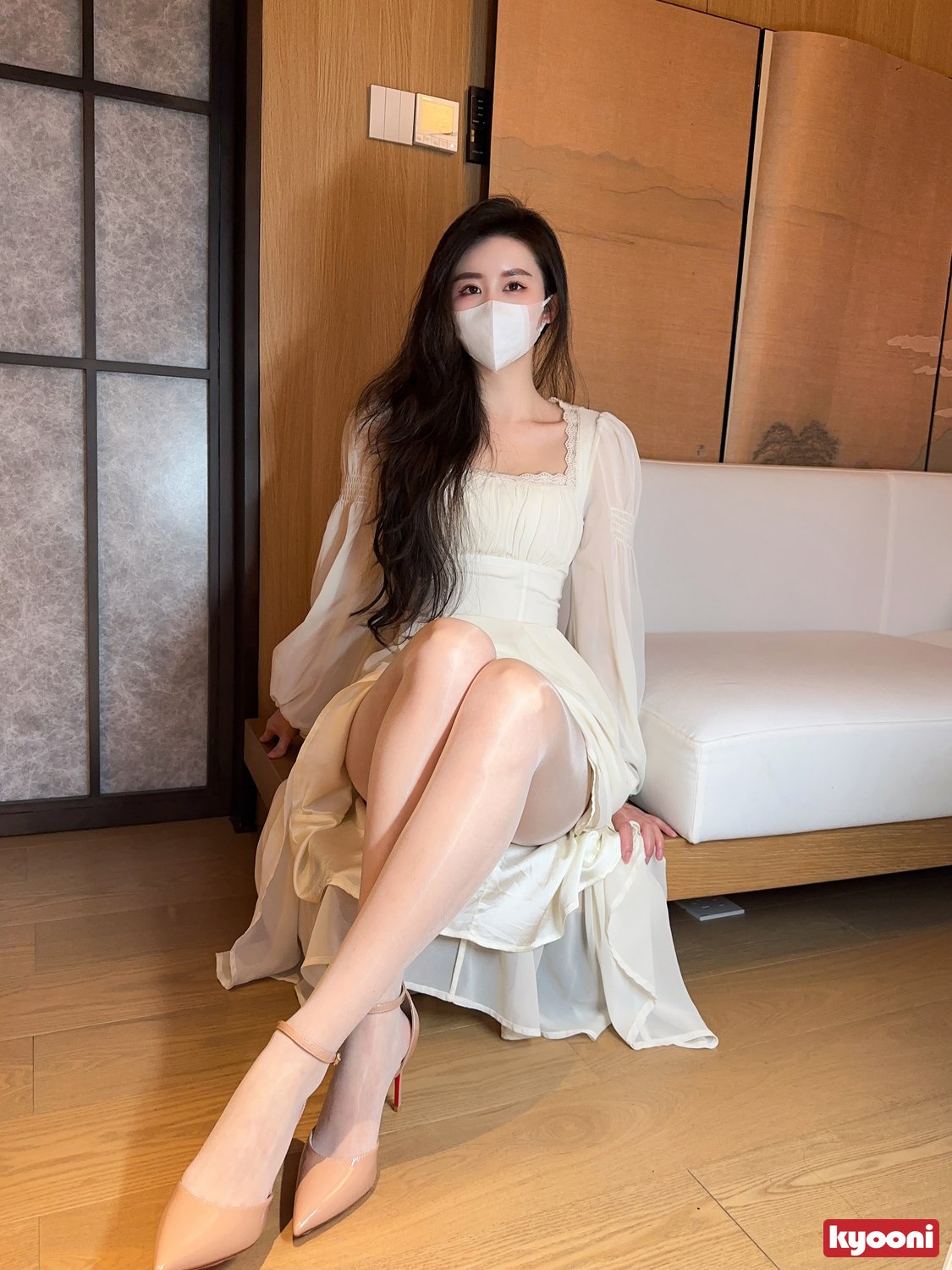 芝岚 白裙白丝开档蕾丝